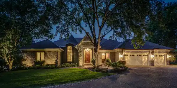 2605 Woodbridge