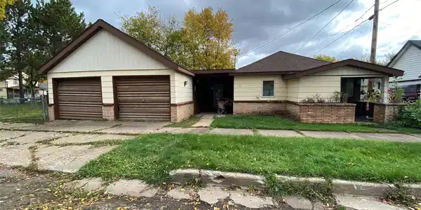 110 N 2nd ST