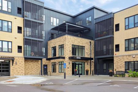 1948 W Wayzata Boulevard