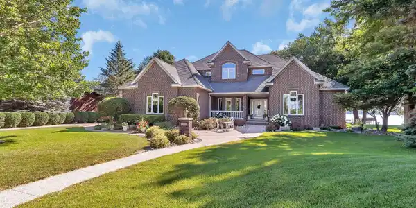 2217 Country Club NE