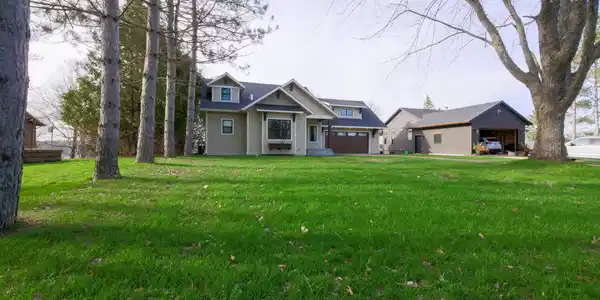 8128 Lake Carlos NE