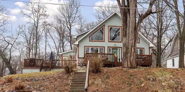 1037 Lake E