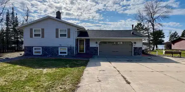 41169 Shoal Lake Road