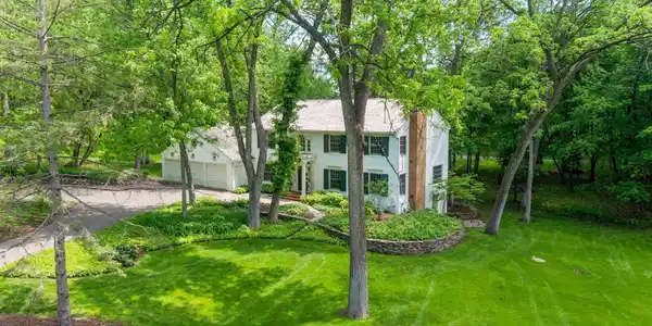 2943 Farview