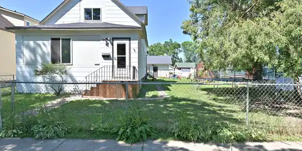 2407 3rd W