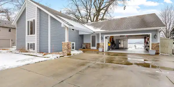 17132 Sunset SW