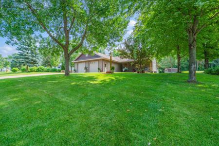 3123 Crestwood Drive NE