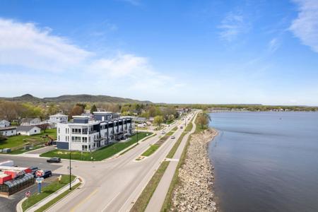 907 N Lakeshore Drive
