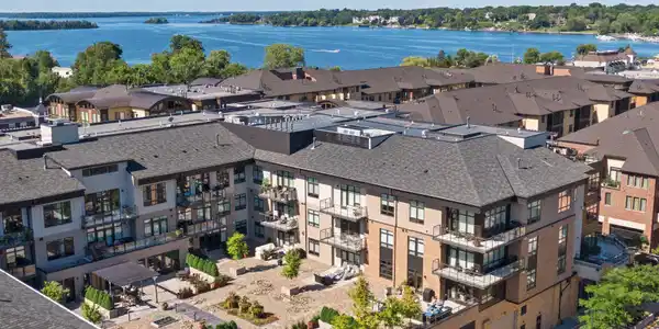 875 Lake N