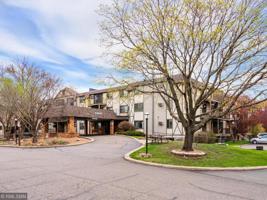 1304 W Medicine Lake Drive