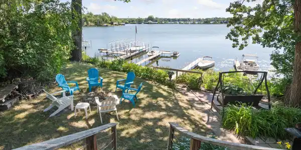 2552 Black Lake
