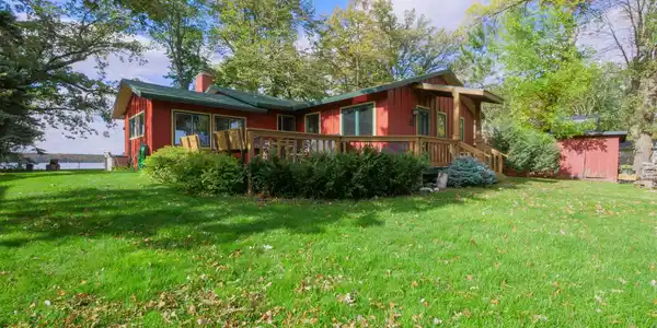 8566 Lake Carlos NE