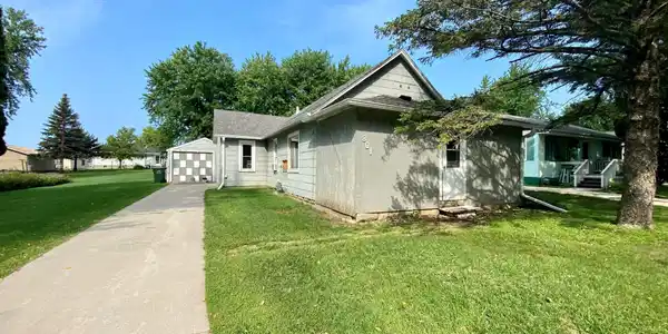 801 Pershing