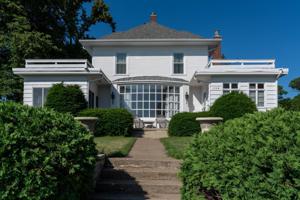 1004 Lakeshore