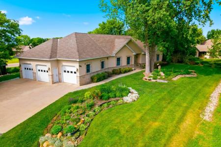 1146 Pleasure Drive W