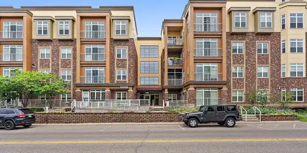 2405 39th Avenue NE