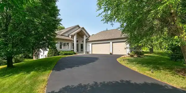 7085 LAKESIDE CIRCLE