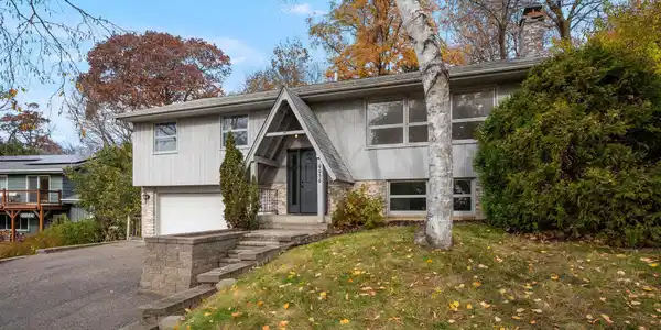 6056 Ridgewood