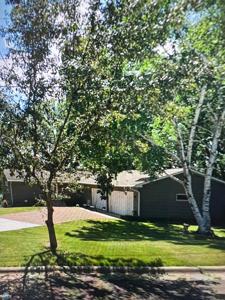 2402 Lakeview Drive