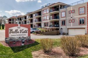 1401 Lakeshore