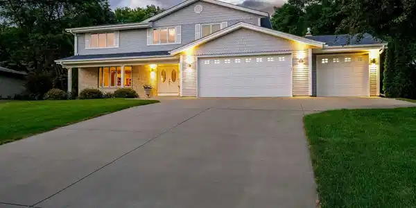 16725 Bay SW