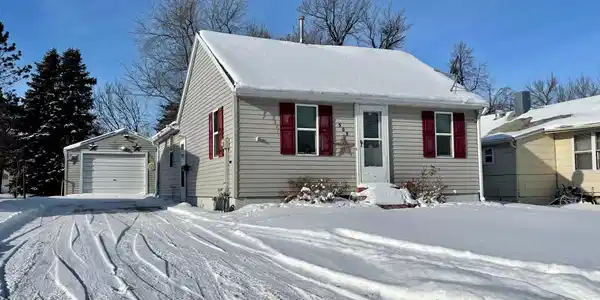 905 Pershing