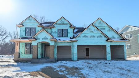 1872 Royal Boulevard N