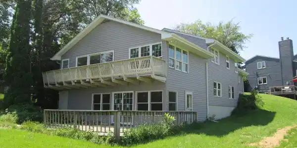 975 Wildhurst Trail