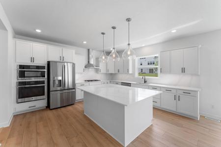 1836 Royal Boulevard N