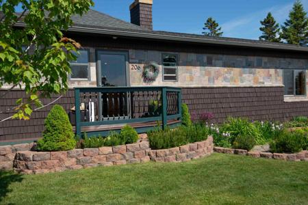 206 N Broadway Avenue