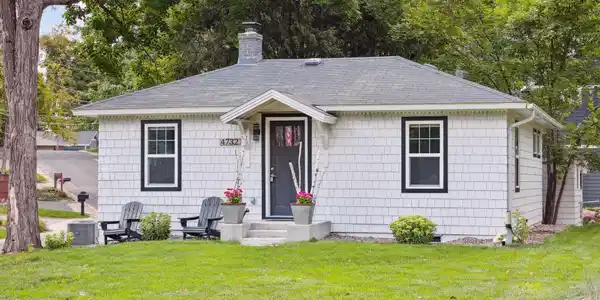 4732 Beachside