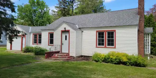 400 Forest Avenue W