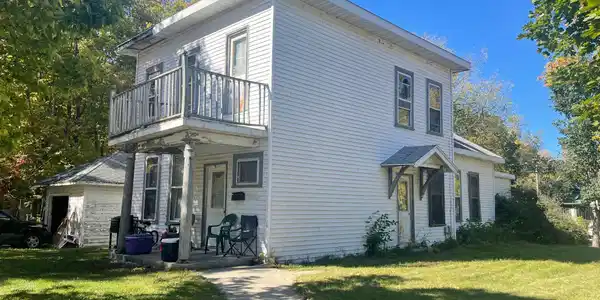 800 Lake NW