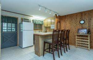 8890 Breezy Point