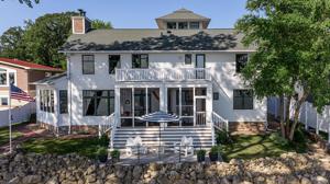 1213 Lakeshore