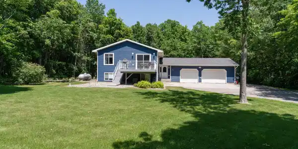 281 Bluffs NW