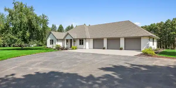 427 305th NW