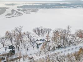 7987 River Acres