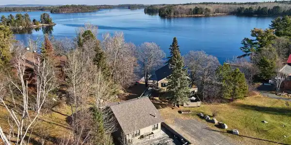1687 Highway 11 E