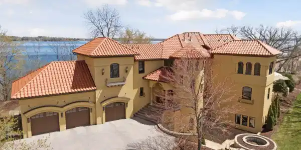 1420 Shoreline