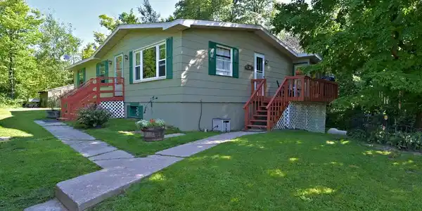 25150 Trout Lake Acres