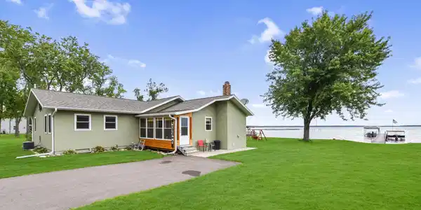 6238 Birchdale