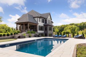 1020 Mooney Lake