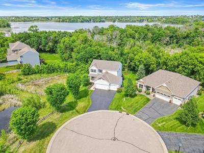2215 Lake Circle