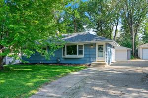 2475 19th E