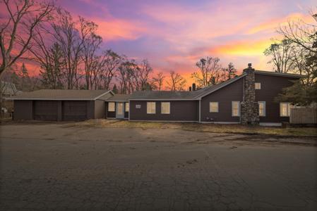 1589 Racine Avenue S