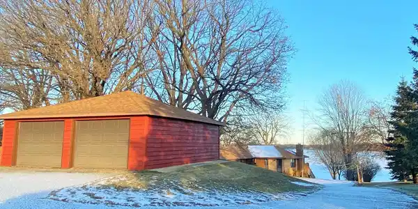 5563 Hwy 71 NE