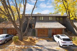 8966 Neill Lake