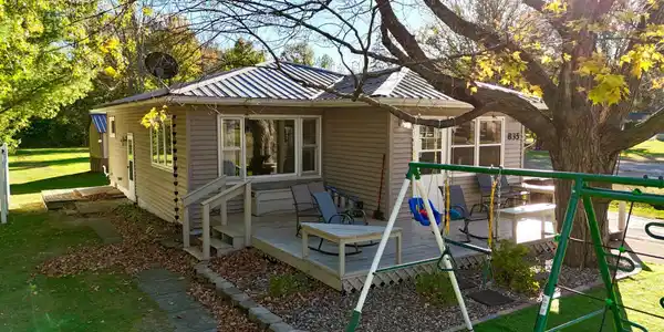 835 Isle Street W