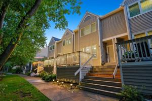 1555 Wayzata Boulevard W